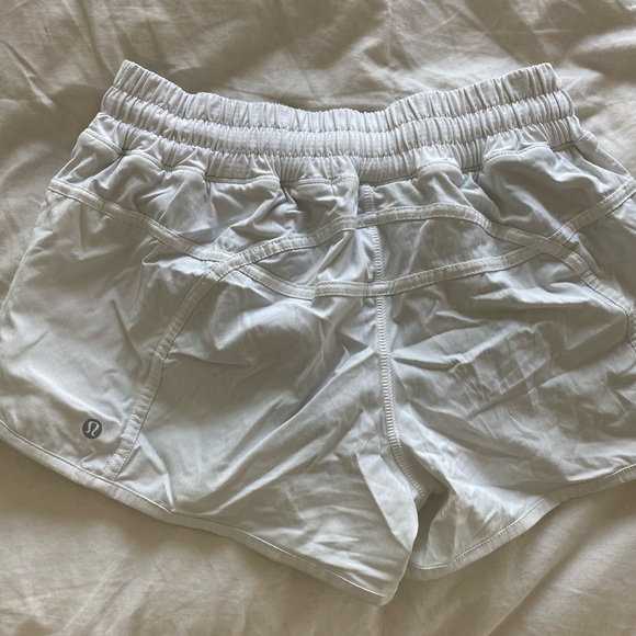 White Lululemon shorts - Picture 3 of 5
